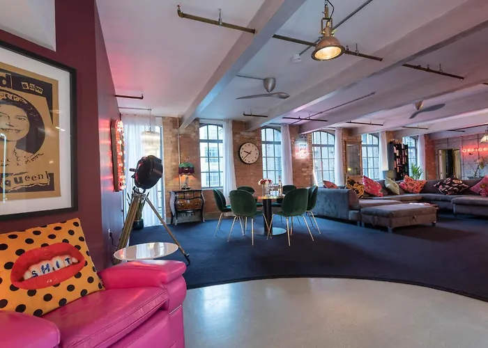 Amazingly Luxurious Loft Apartment, Soho - 3 Bedrooms, 2 Bath & Office