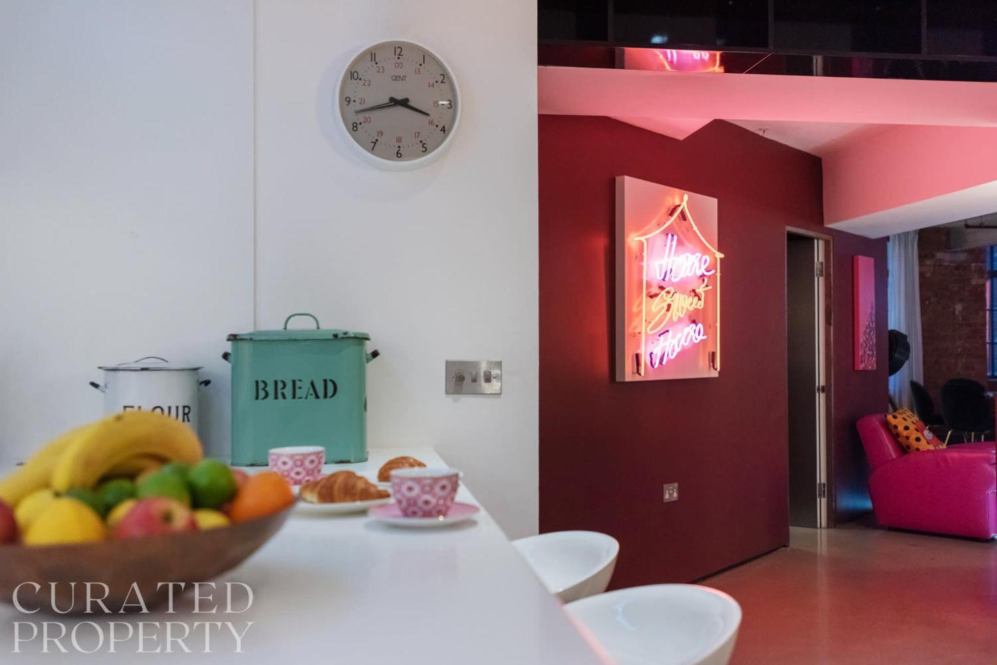 Amazingly Luxurious Loft Apartment, Soho - 3 Bedrooms, 2 Bath & Office