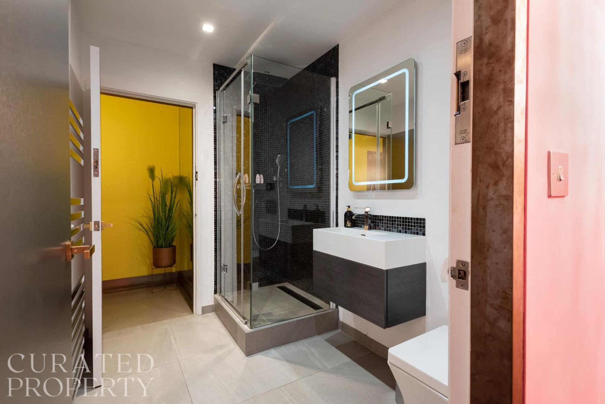 Amazingly Luxurious Loft Apartment, Soho - 3 Bedrooms, 2 Bath & Office * Londra