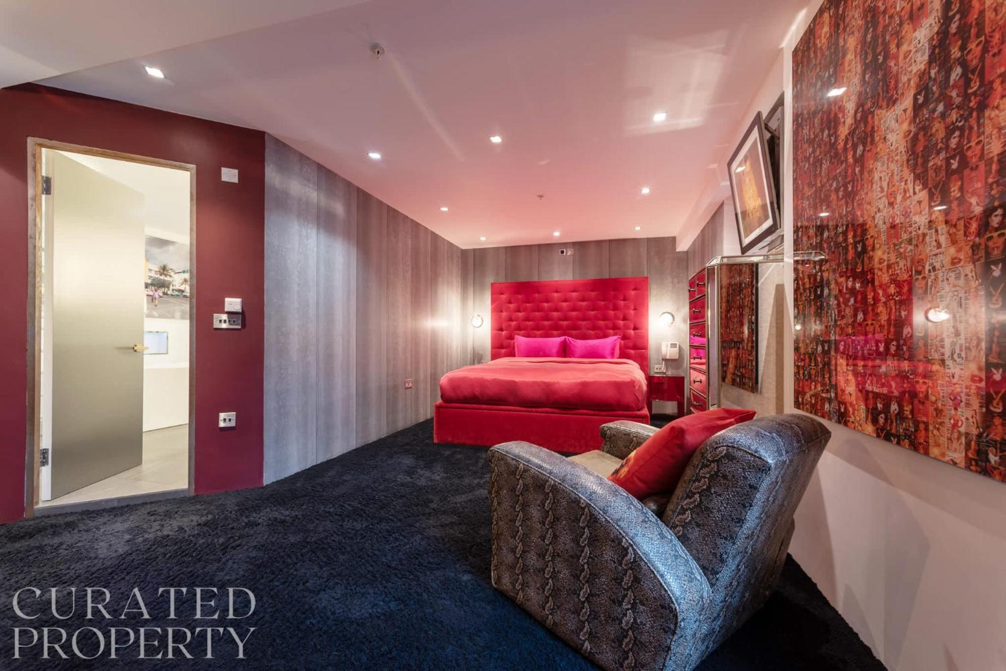 Amazingly Luxurious Loft Apartment, Soho - 3 Bedrooms, 2 Bath & Office Londra
