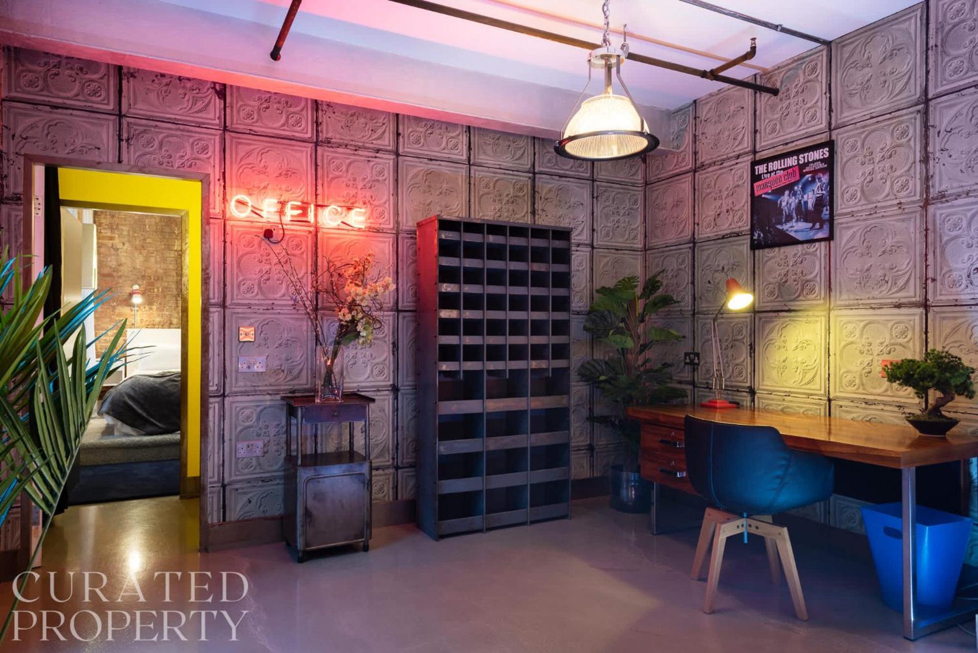 Amazingly Luxurious Loft Apartment, Soho - 3 Bedrooms, 2 Bath & Office