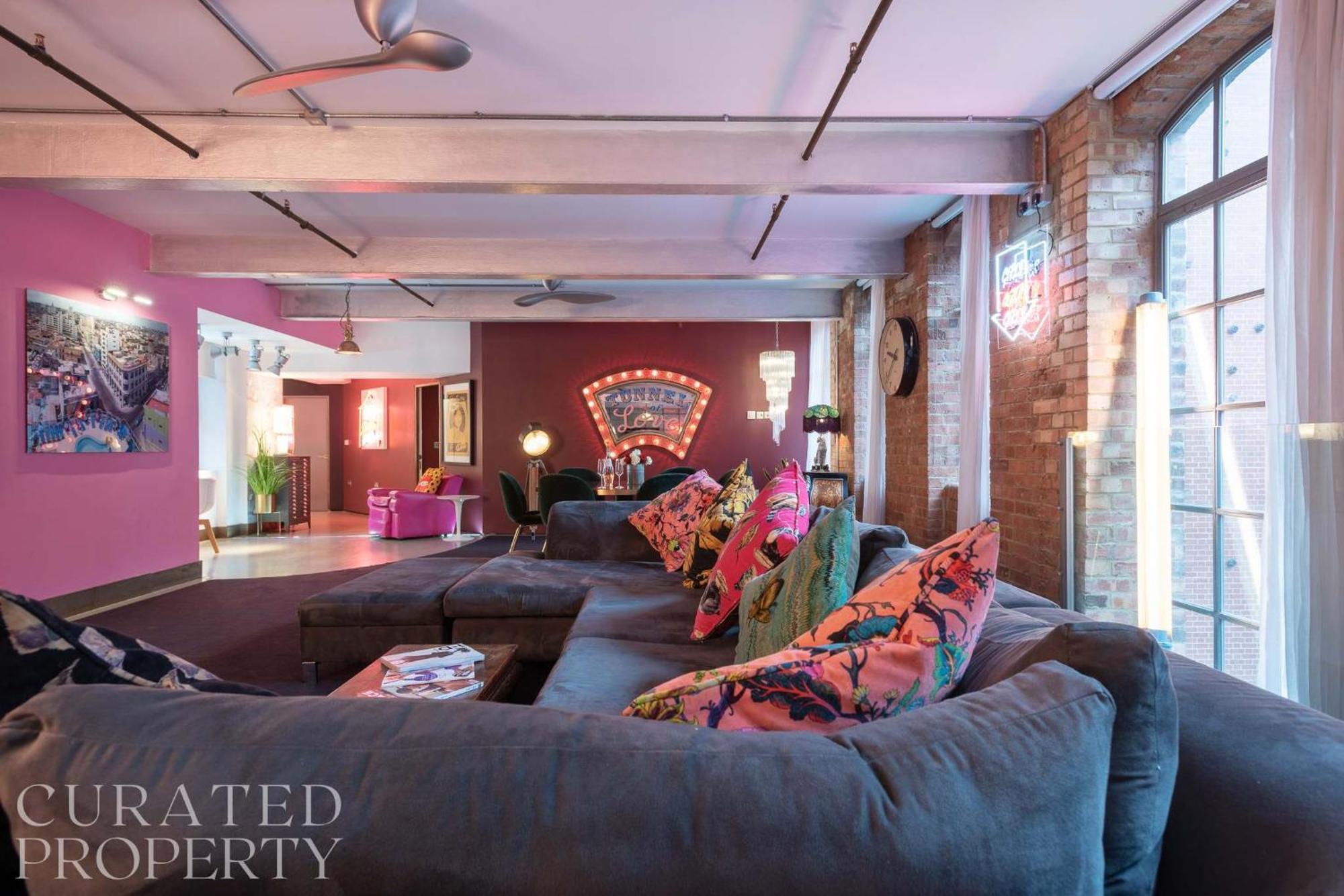 Amazingly Luxurious Loft Apartment, Soho - 3 Bedrooms, 2 Bath & Office * London